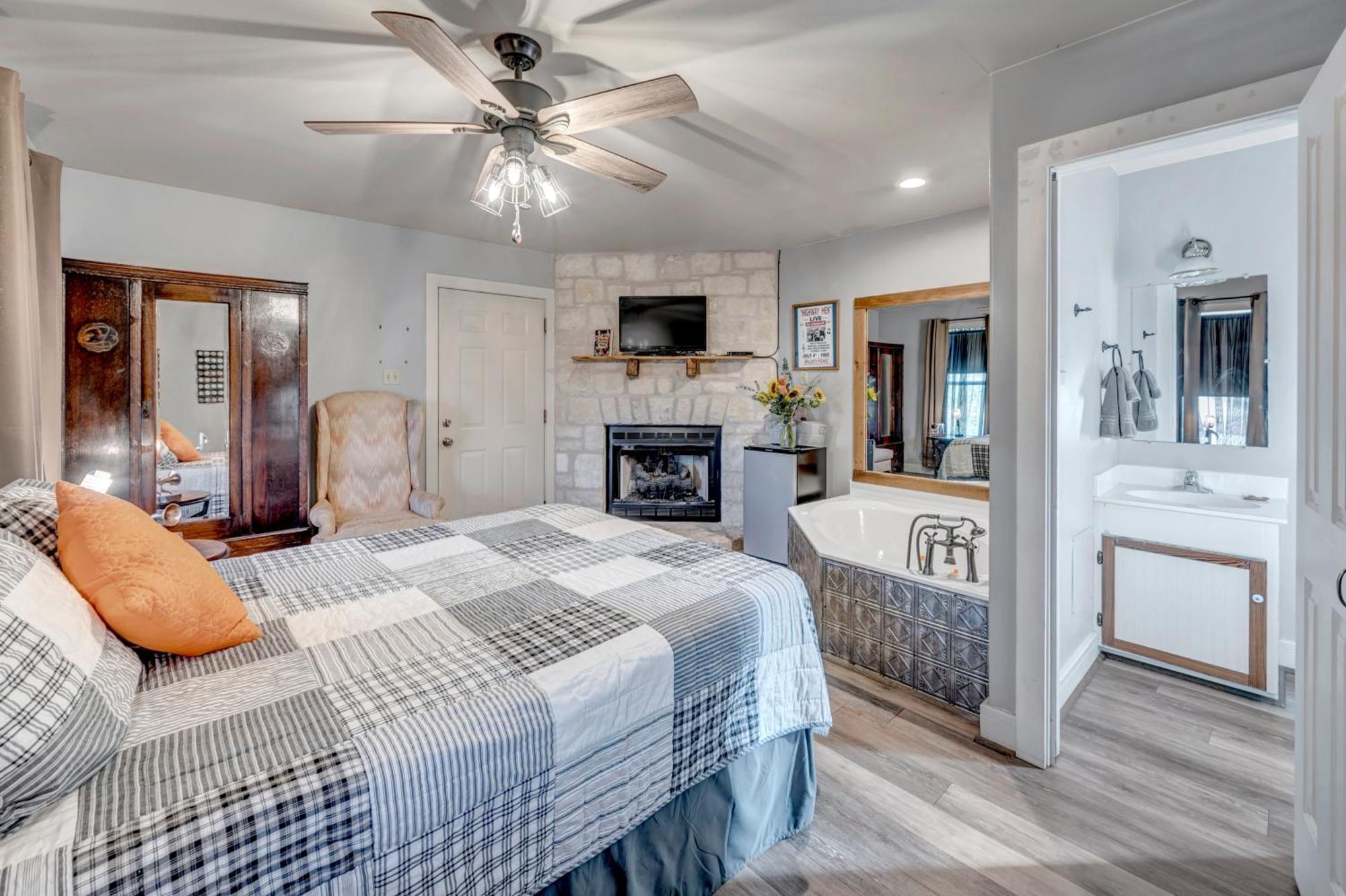 Full Moon Inn Fredericksburg Ngoại thất bức ảnh