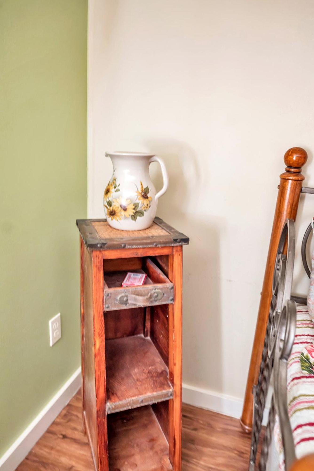Full Moon Inn Fredericksburg Ngoại thất bức ảnh